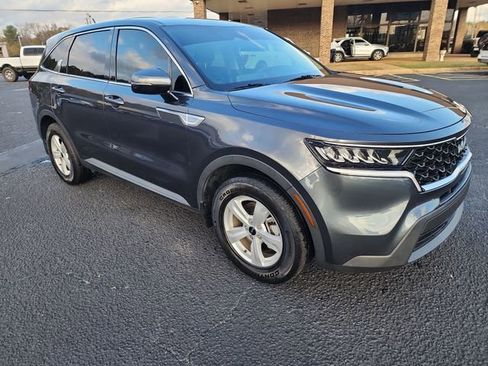 Used 2023 Kia Sorento LX image 7