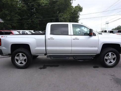 Used 2018 Chevrolet Silverado 2500 LT w/ LT Convenience Package AWD/4WD image 4