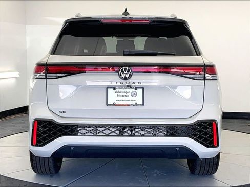 New 2026 Volkswagen Tiguan SE R-Line image 5