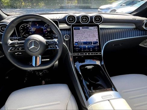 Used 2023 Mercedes-Benz GLC 300 4MATIC image 3