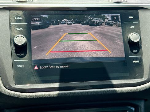 Used 2021 Volkswagen Tiguan SEL FWD image 33