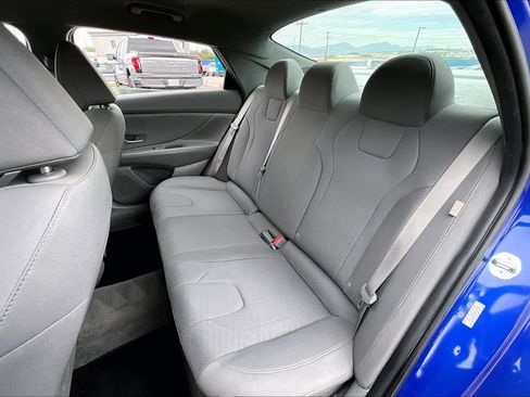 Used 2024 Hyundai Elantra SE image 19