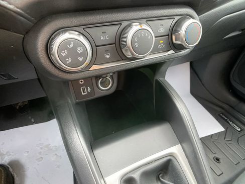 Used 2023 Nissan Versa S image 18