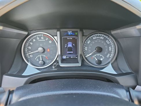 Used 2021 Toyota Tacoma TRD Sport AWD/4WD image 21