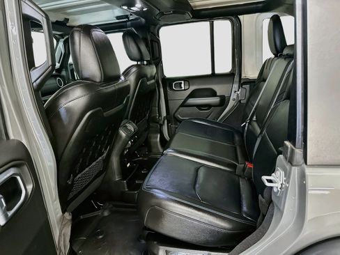 Used 2023 Jeep Wrangler Unlimited Rubicon 4xe w/ Cold Weather Group AWD/4WD image 29