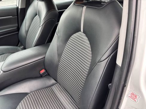 Used 2021 Toyota Camry SE image 16