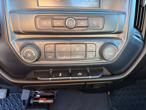Used 2019 Chevrolet Silverado 1500 Custom w/ Custom Convenience Package AWD/4WD image 27