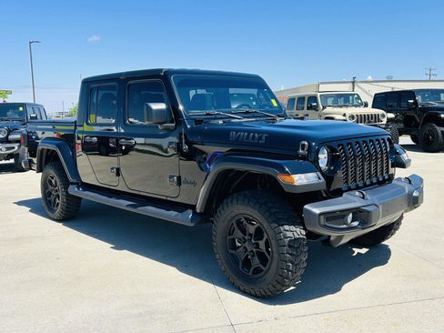 Used 2023 Jeep Gladiator Sport AWD/4WD image 2