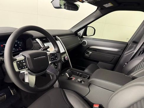 Certified 2025 Land Rover Discovery Dynamic SE image 13