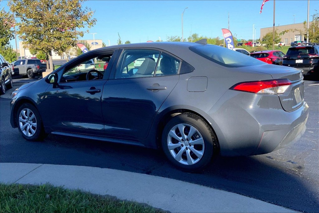 Used 2026 Toyota Corolla LE FWD image 2