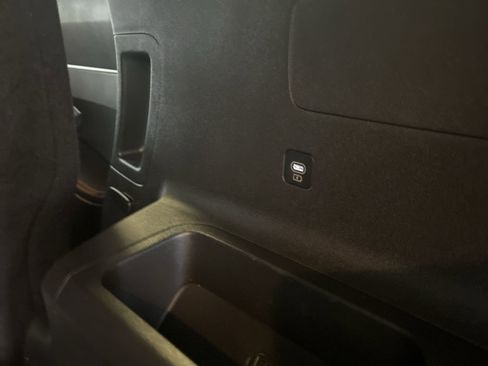 Used 2025 Kia Sorento LX image 13