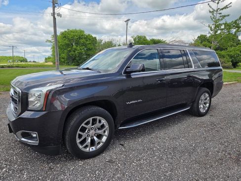 Used 2016 GMC Yukon XL SLT w/ Open Road Package AWD/4WD image 14