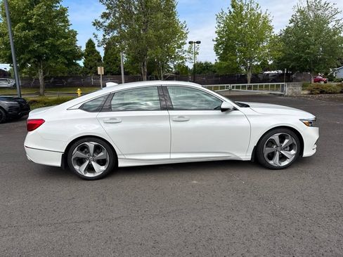 Used 2018 Honda Accord Touring image 8