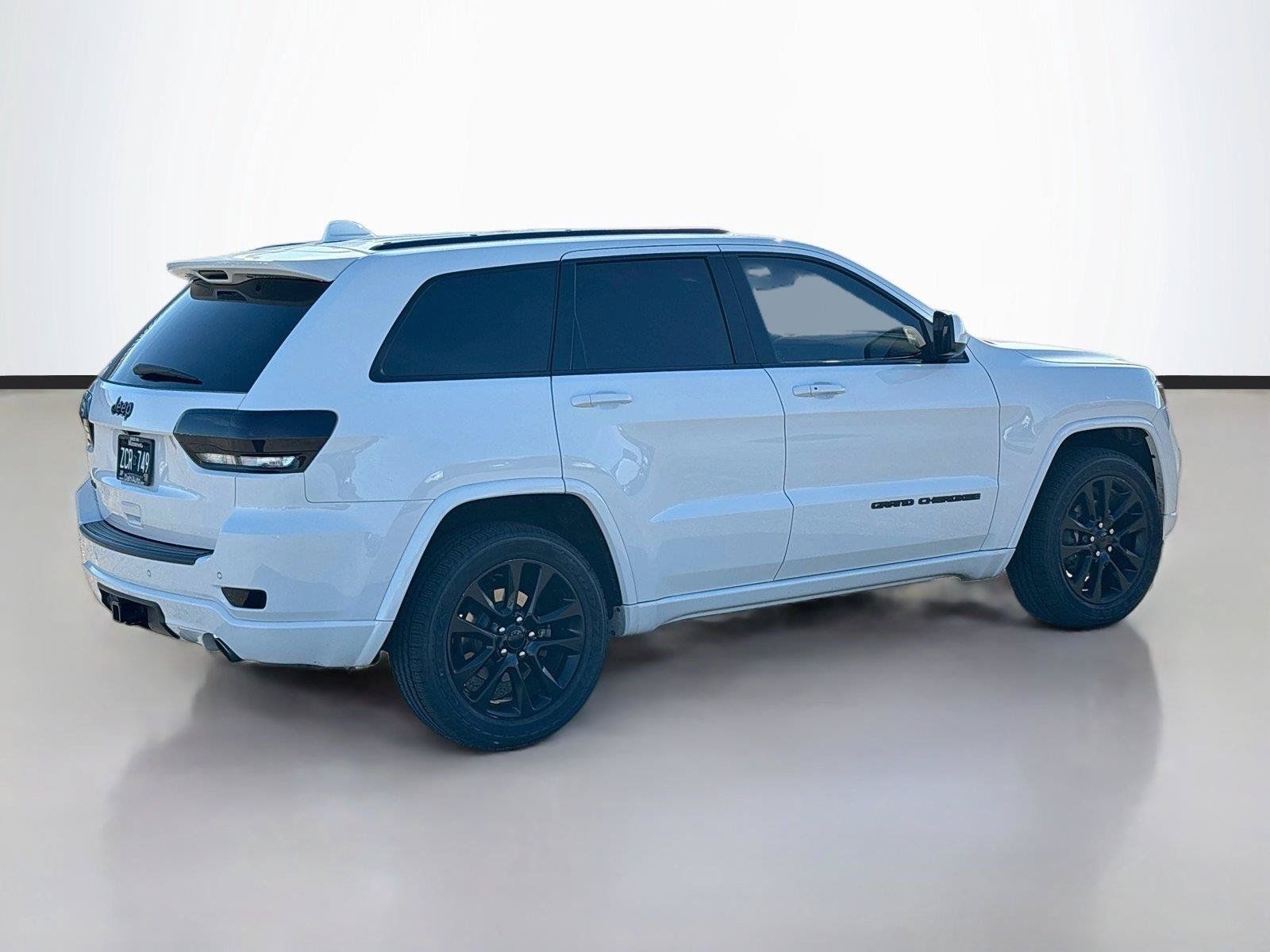 Used 2019 Jeep Grand Cherokee Altitude AWD/4WD image 13