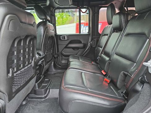 Used 2018 Jeep Wrangler Unlimited Rubicon w/ Dual Top Group AWD/4WD image 15