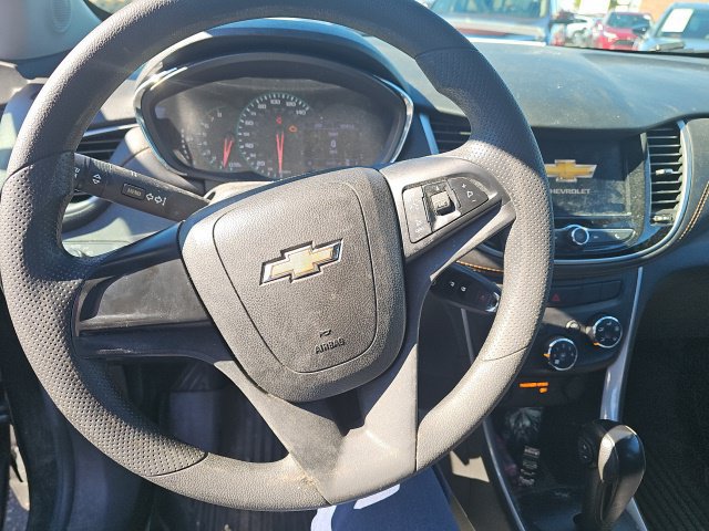 Used 2020 Chevrolet Trax LS FWD image 2