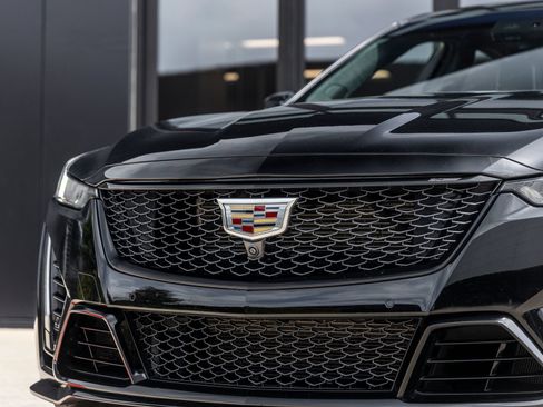 Used 2024 Cadillac CT5 V Blackwing w/ Driver Assist Package RWD image 15
