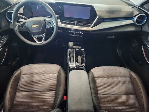 Certified 2025 Chevrolet Trax LT w/ Driver Confidence Package image 6