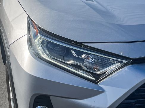 Used 2021 Toyota RAV4 XLE image 7
