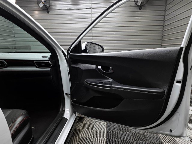 Used 2020 Hyundai Veloster Turbo FWD image 33