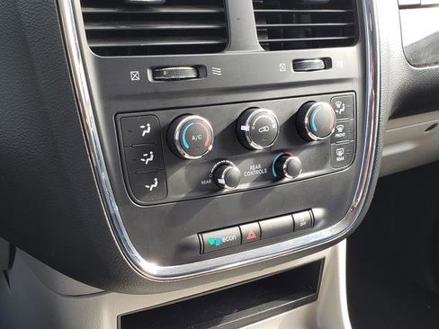 Used 2016 Dodge Grand Caravan SXT w/ Rear Park Assist Package image 22