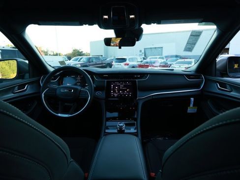 New 2025 Jeep Grand Cherokee Laredo X w/ Trailer Tow Package image 31