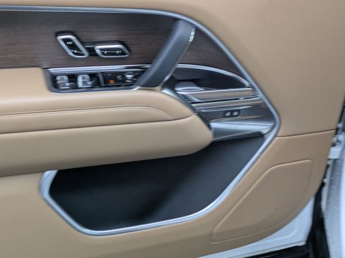 Used 2023 Land Rover Range Rover SE image 13