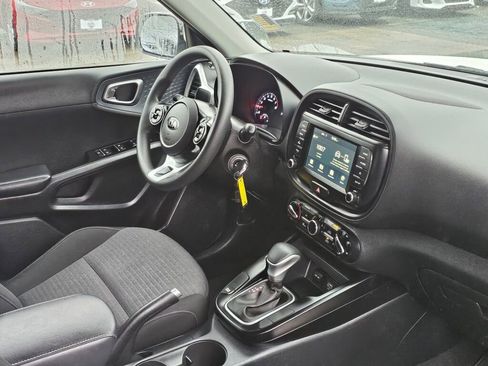 Used 2021 Kia Soul S image 11