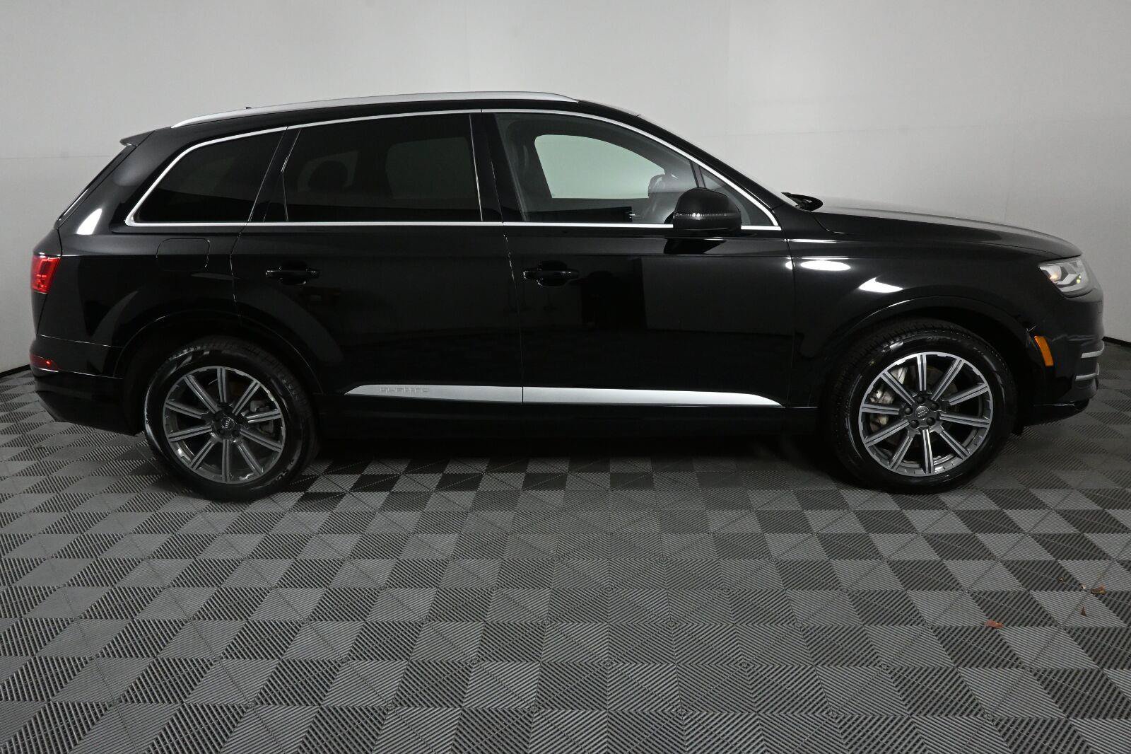 Used 2017 Audi Q7 3.0T Premium AWD/4WD image 25