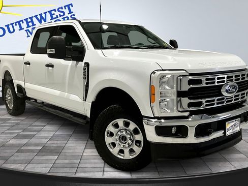 Used 2023 Ford F250 XLT w/ FX4 Off-Road Package image 3