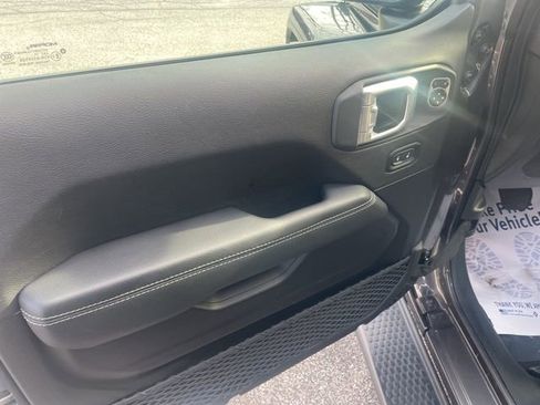 Used 2020 Jeep Wrangler Unlimited Sahara image 19