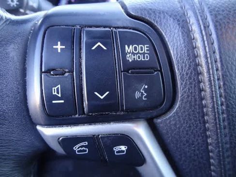 Used 2014 Toyota Highlander Limited Platinum image 23