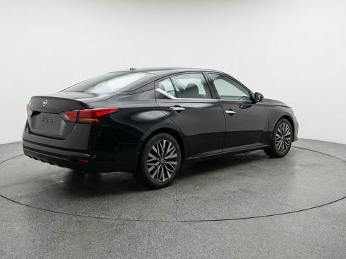 Used 2025 Nissan Altima 2.5 SV image 9