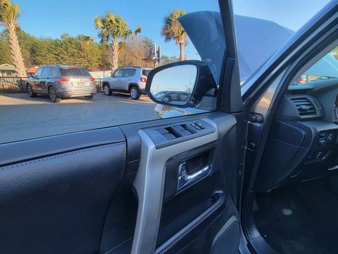 Used 2018 Toyota 4Runner SR5 image 23