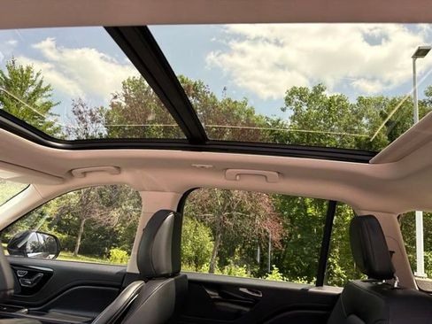 Used 2024 Lincoln Aviator AWD w/ Premium Package image 20