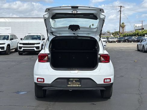 Used 2025 Hyundai Venue SEL FWD image 24