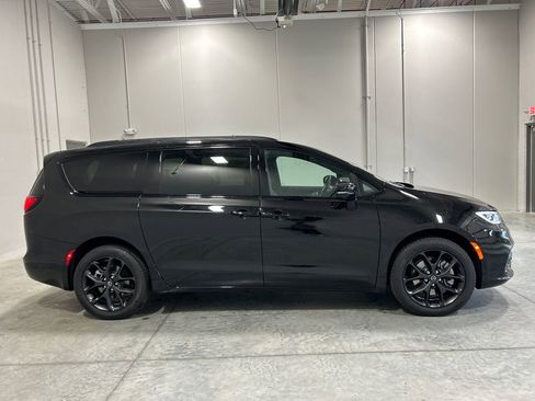New 2026 Chrysler Pacifica Limited w/ S Appearance Package image 5