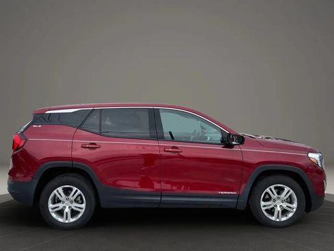 Used 2019 GMC Terrain SLE FWD image 2