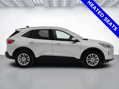 Certified 2020 Ford Escape SE image 2