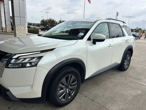 Used 2024 Nissan Pathfinder SV FWD image 27