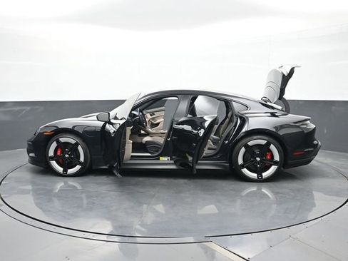 Used 2025 Porsche Taycan 4S image 31