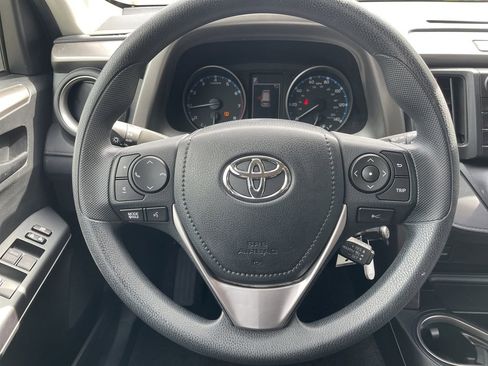 Used 2017 Toyota RAV4 LE AWD/4WD image 16