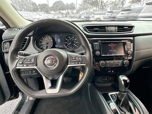 Used 2018 Nissan Rogue S image 12