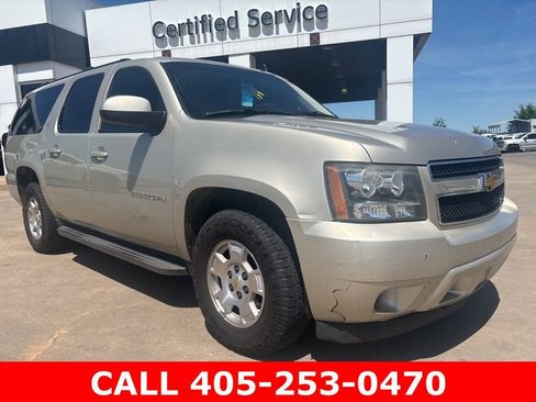 Used 2013 Chevrolet Suburban LT RWD image 1
