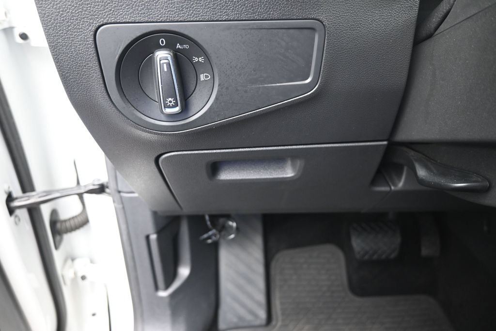Used 2020 Volkswagen Tiguan SE FWD image 16