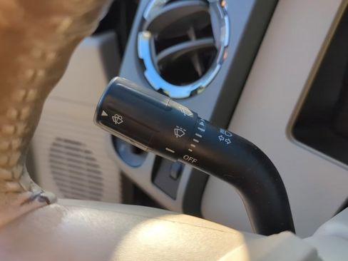 Used 2010 Ford F350 Lariat image 19