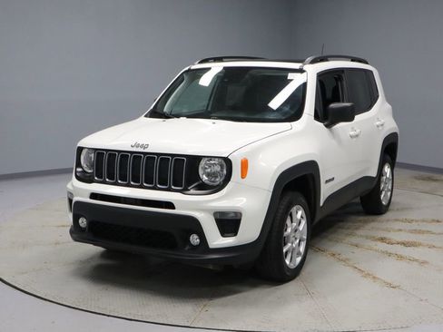 Used 2023 Jeep Renegade Latitude w/ Sun & Fun Group image 6