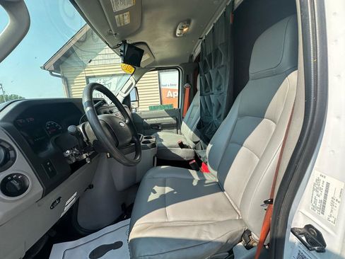 Used 2018 Ford E-450 and Econoline 450 Super Duty w/ Power Windows & Locks Group RWD image 13