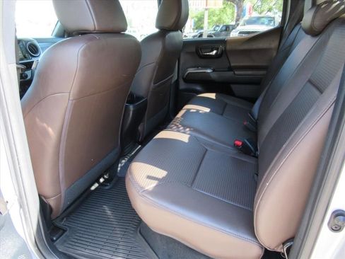 Used 2017 Toyota Tacoma Limited w/ Tow Package AWD/4WD image 34