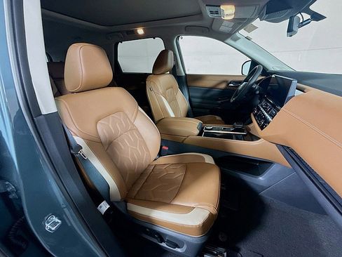 New 2026 Nissan Pathfinder Platinum image 30